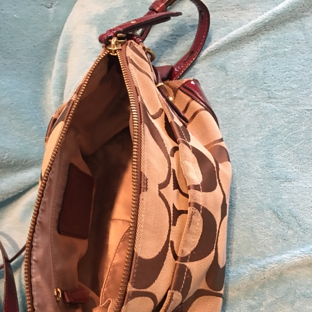 Coach Cross-body Medium Signature Handbag - Picture 7 of 12